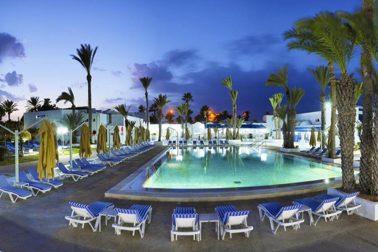 Hari Club Beach Resort Aghir Luaran gambar